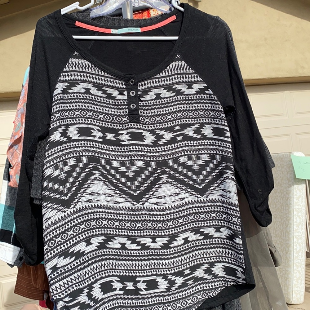 Maurices size small 3/4 length shirt